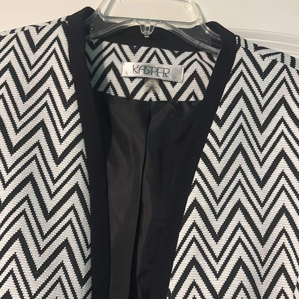 Kasper Black and White Chevron Suit Blazer - Picture 4 of 9
